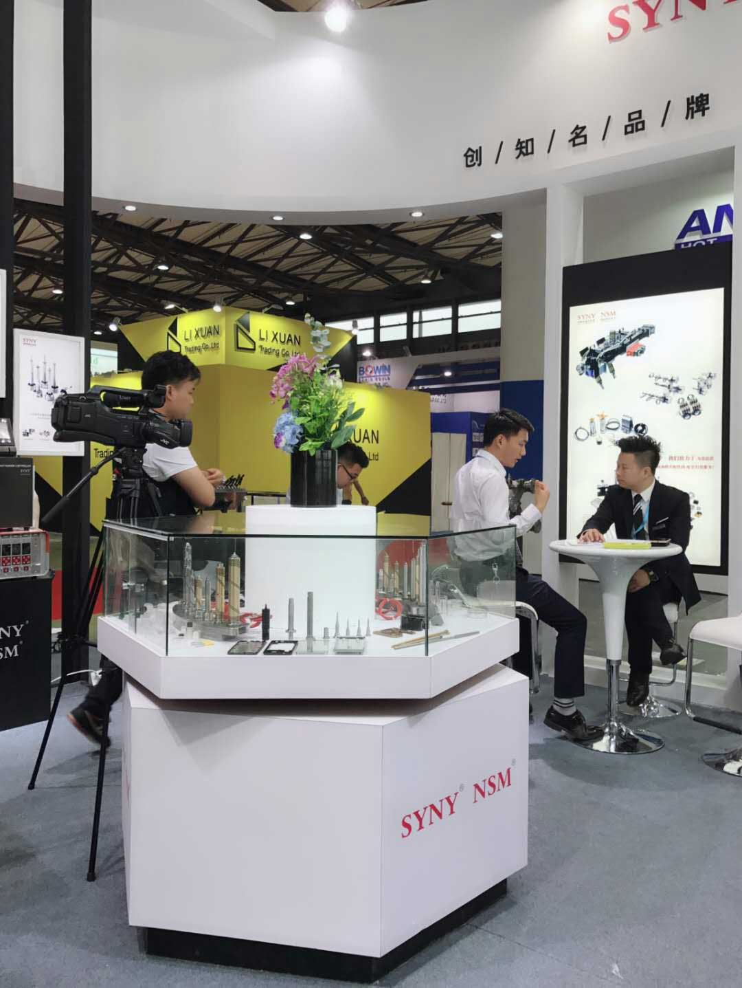  YIFE易峰热流道 接受央视《品质》栏目访问拍摄